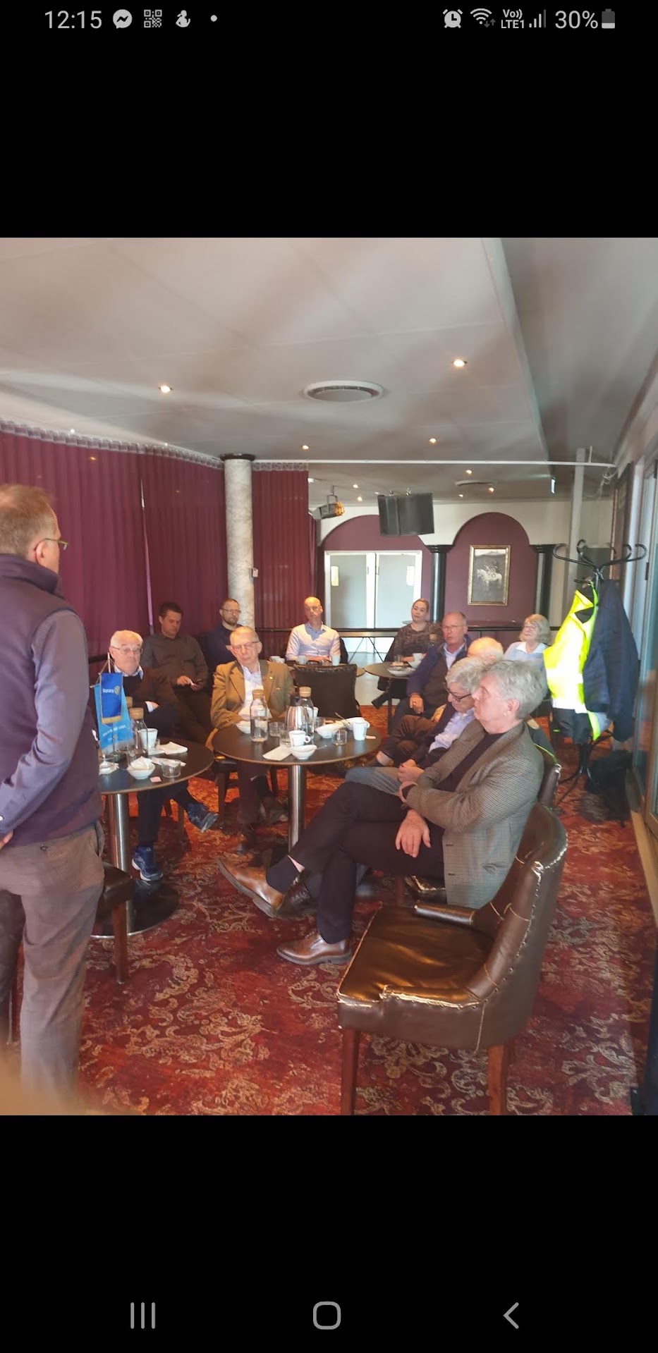 Föredrag inför deltagare vid en Rotarylunch